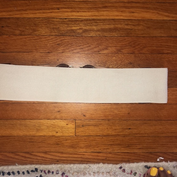 EUC belt with tan weaving pattern and gold buckle front closure - Picture 3 of 5